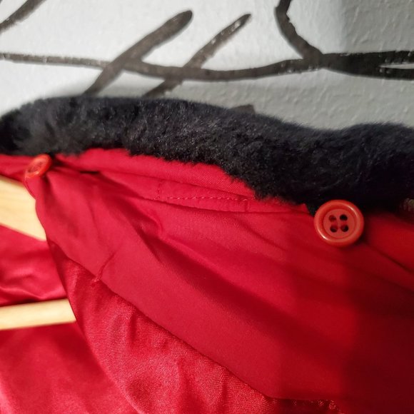 Old School Clothing Co. Red Puffer Coat with Detachable Faux Fur Collar, M - Picture 7 of 12